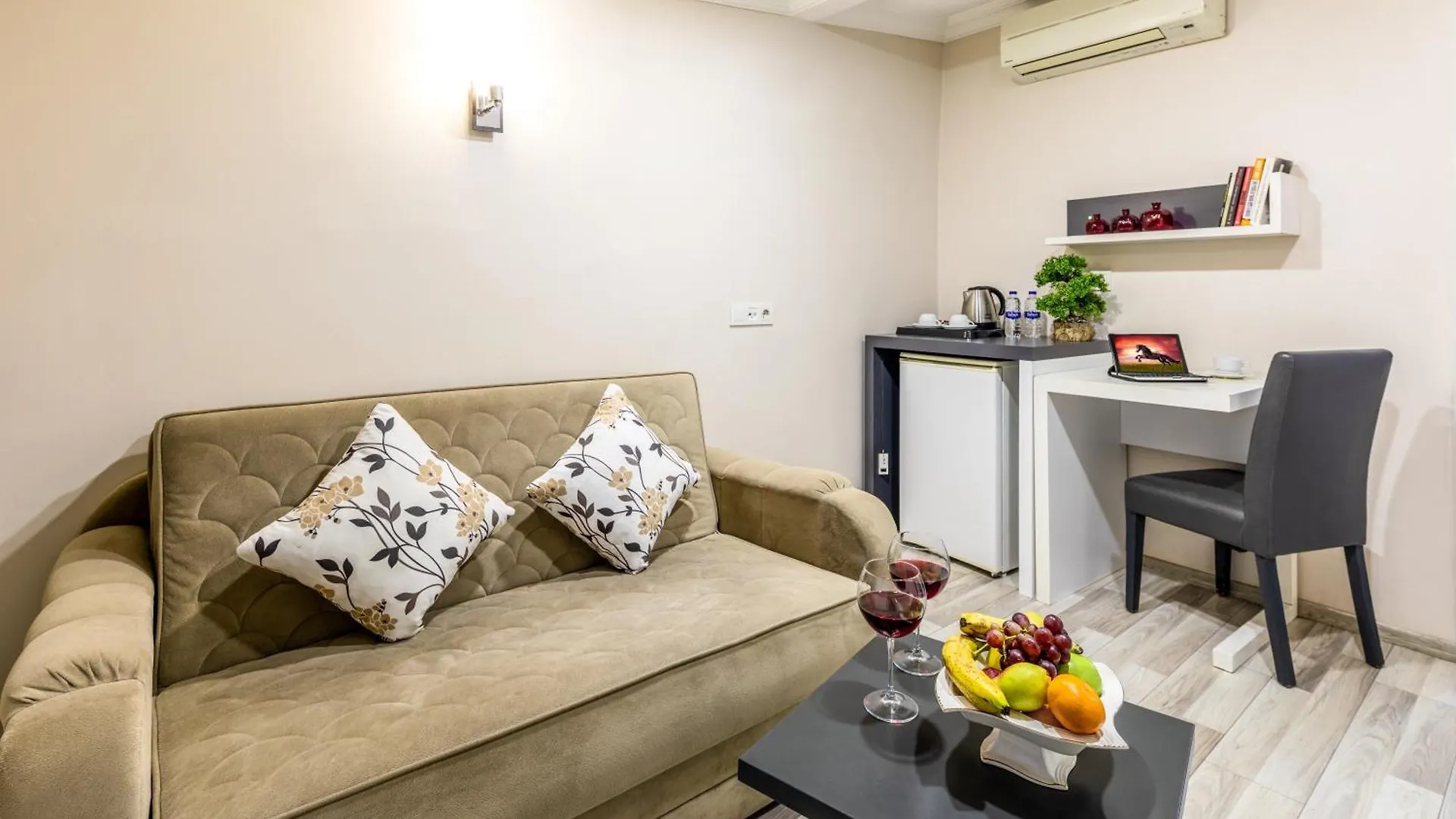 Отель Platine Istiklal Suite Стамбул Турция